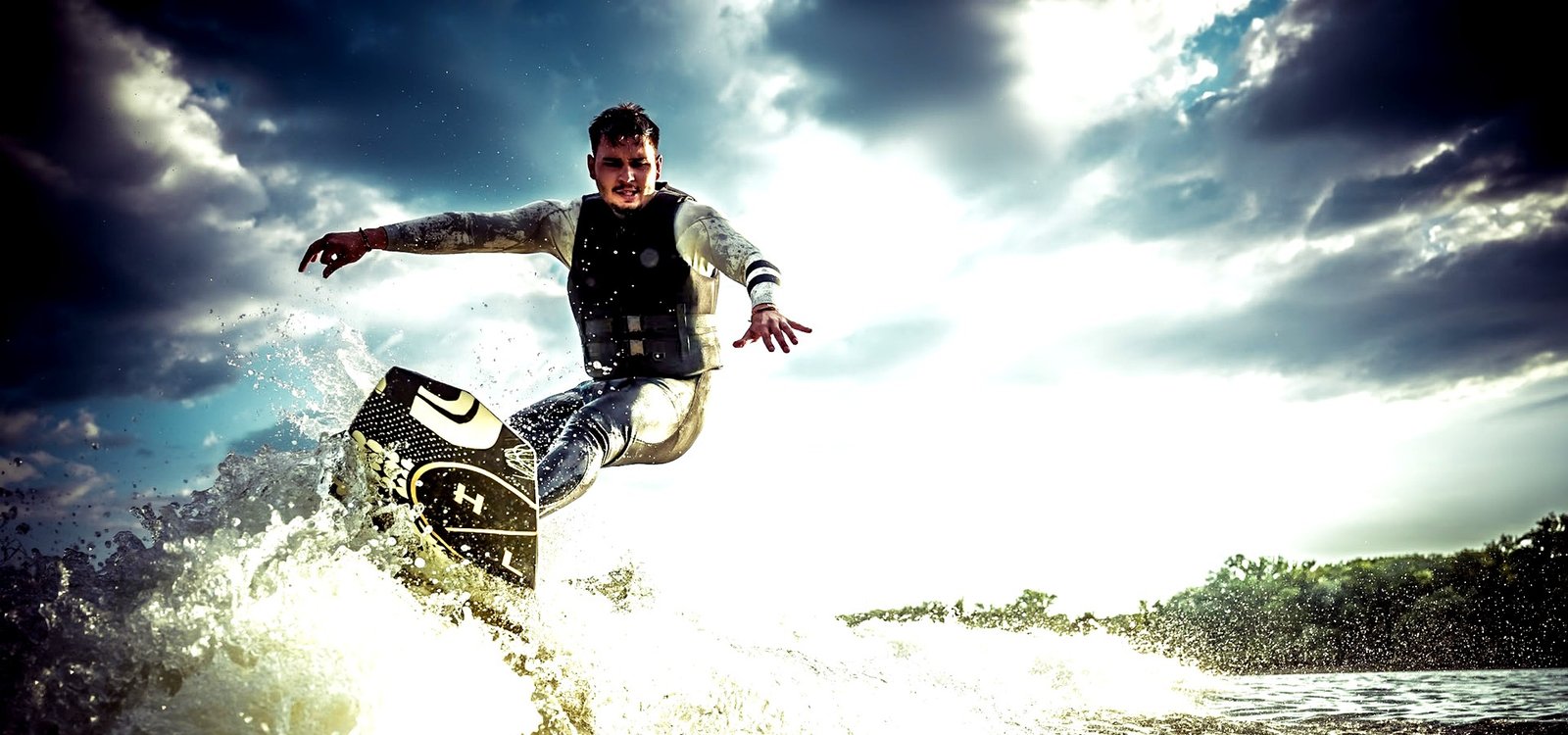 Trükkös wakesurf akciókép