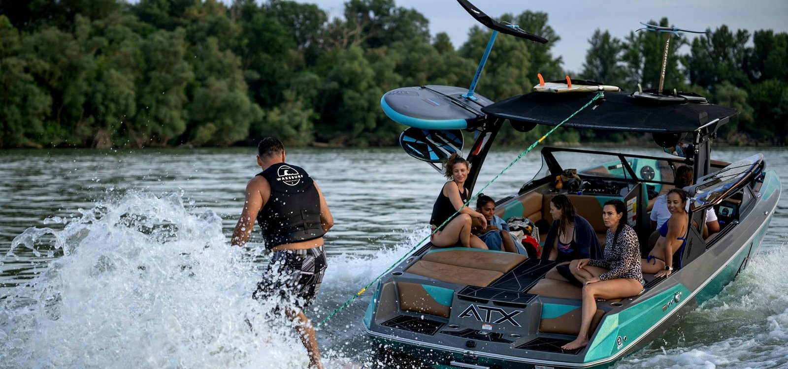 ATX hajó és csapat