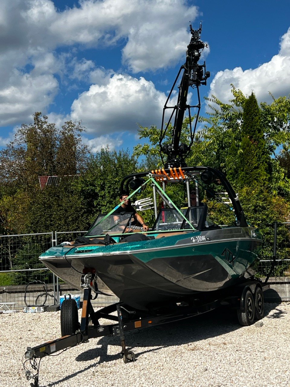 Motorcrane kameradaru ATX Boats wakesurf hajón — filmforgatás Budapest