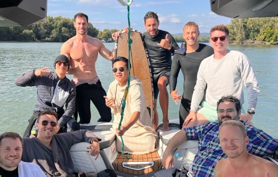 Wakesurf bachelor party with sightseeing on the Danube